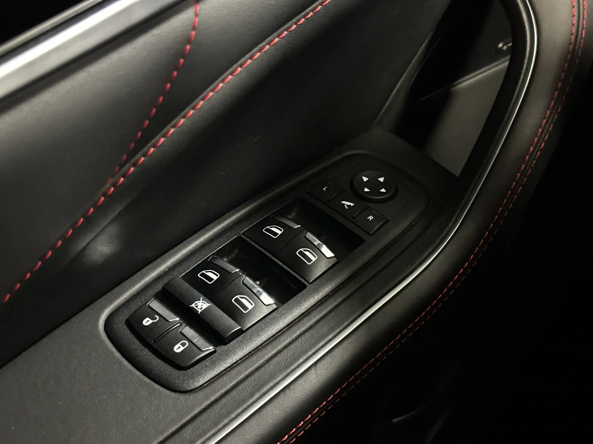 Used 2024 Maserati Levante GT Ultima AWD/4WD image 33