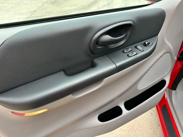 Used 2001 Ford F150 Lightning image 31
