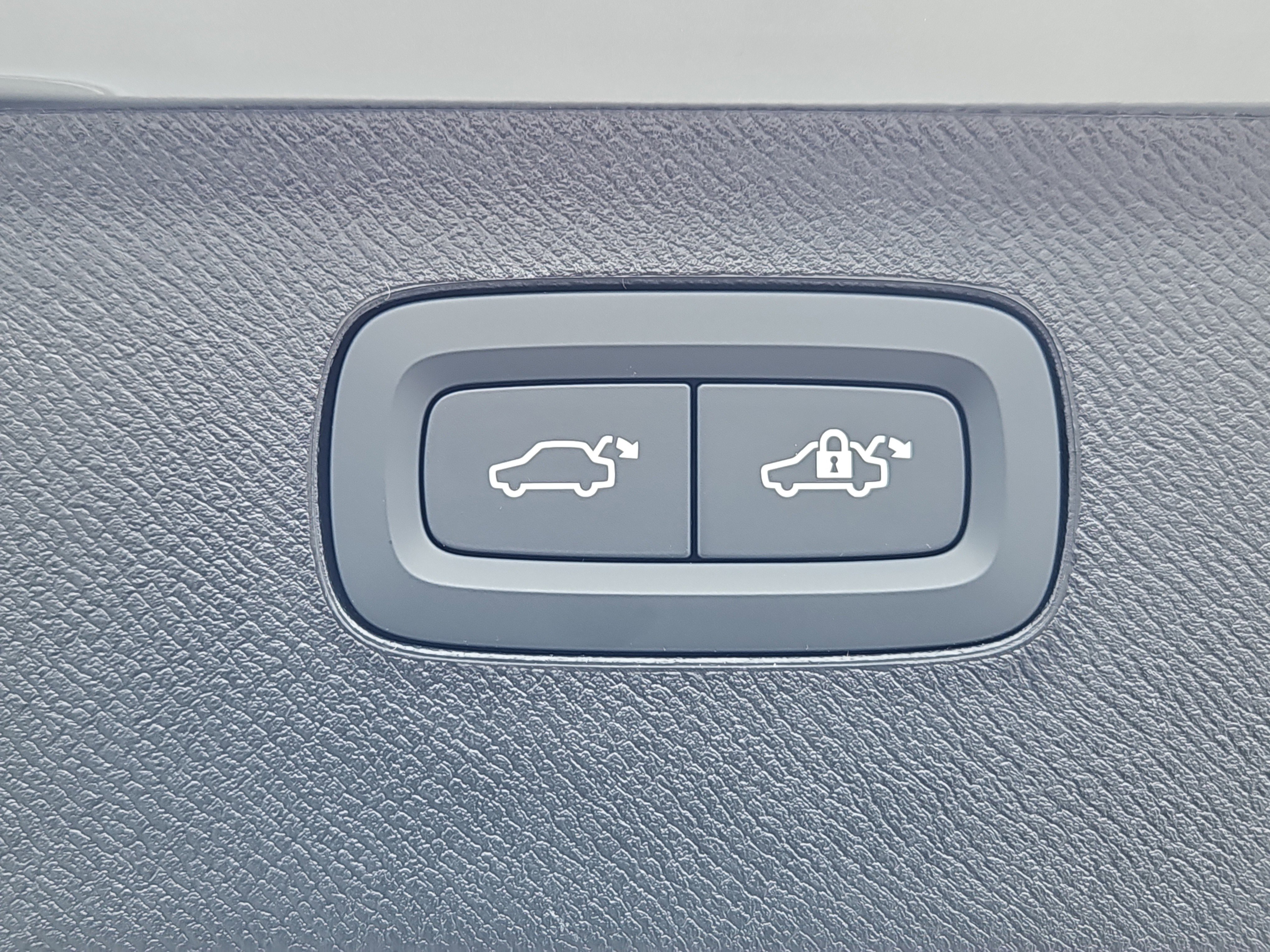 New 2026 Volvo XC90 B6 Ultra w/ Protection Package image 13