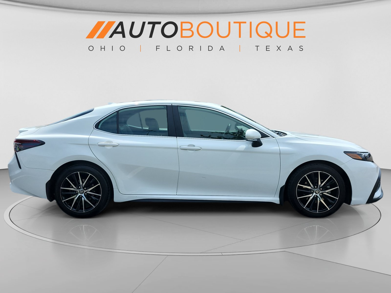 Used 2023 Toyota Camry SE w/ Cold Weather Package AWD/4WD image 6