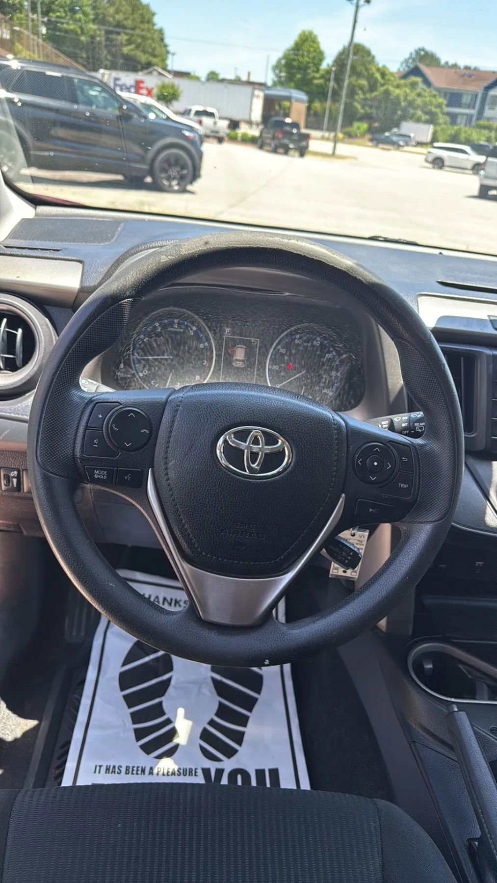 Used 2018 Toyota RAV4 LE FWD image 16