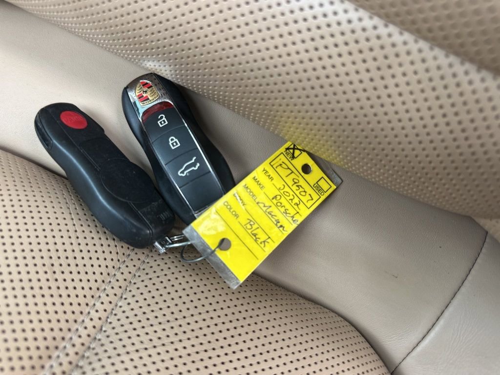 Used 2022 Porsche Macan image 37