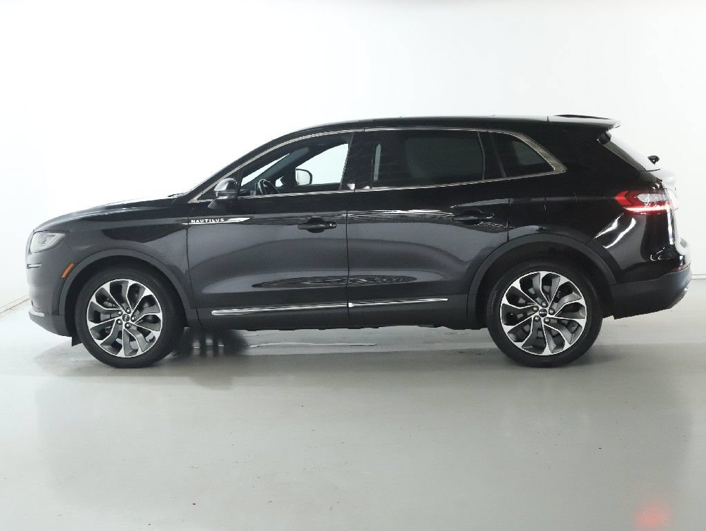 Used 2023 Lincoln Nautilus Reserve AWD/4WD image 39