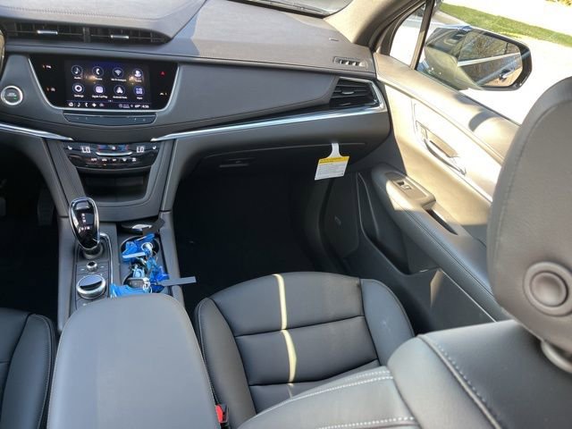 New 2025 Cadillac XT6 Luxury image 34