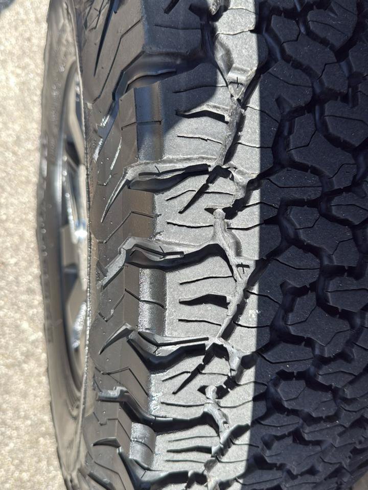 Used 2009 HUMMER H3T AWD/4WD image 12