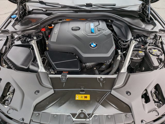 Used 2023 BMW 530e xDrive AWD/4WD image 22