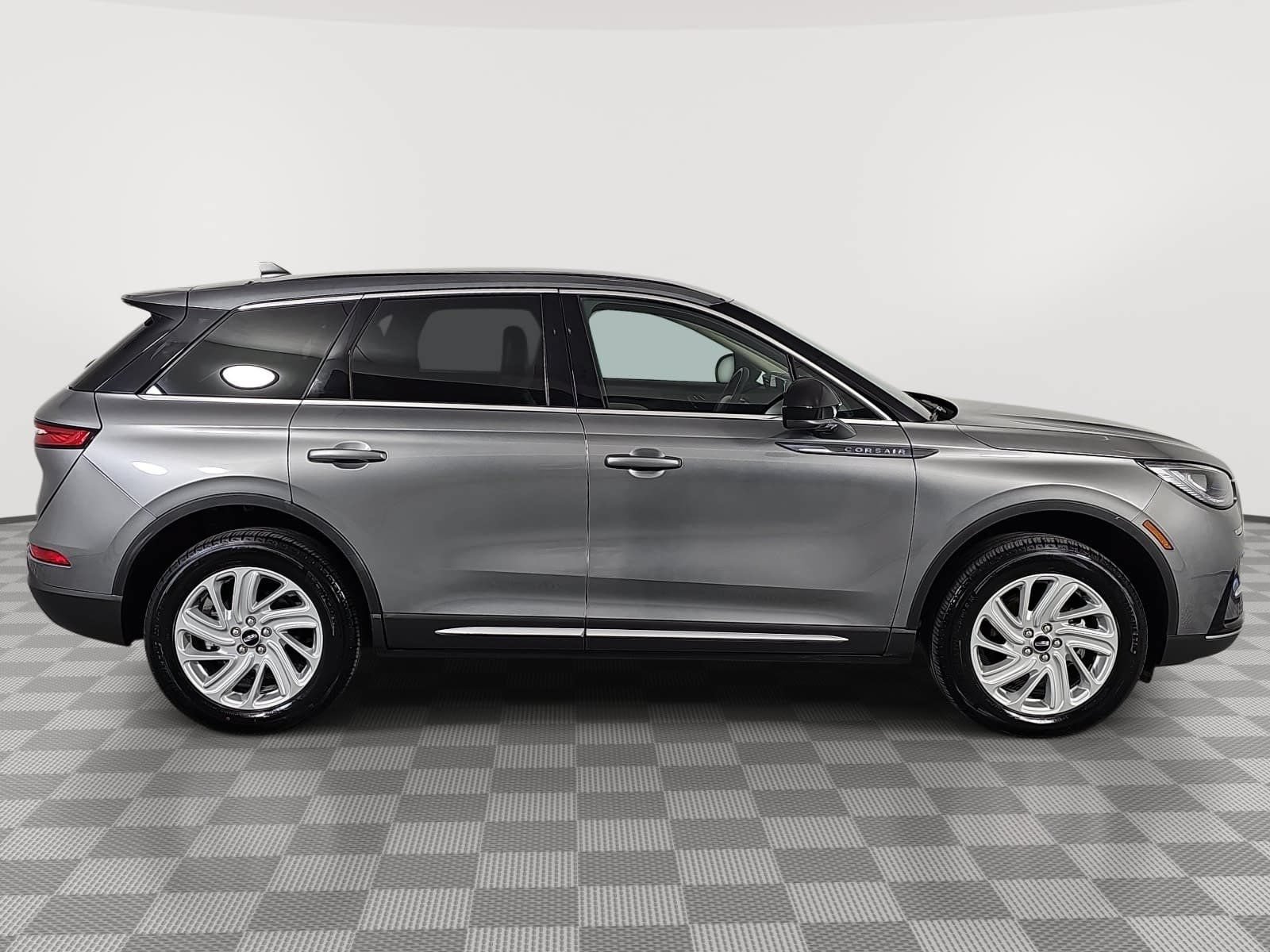 Used 2025 Lincoln Corsair FWD image 9