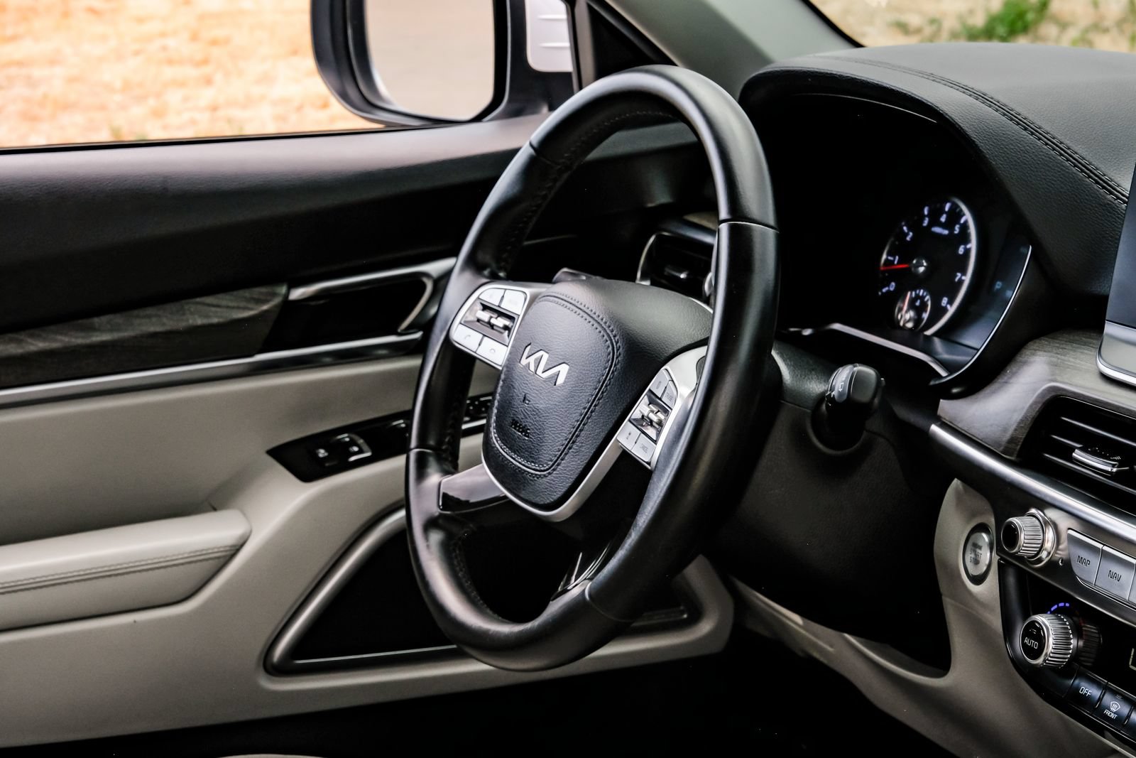 Used 2022 Kia Telluride EX w/ EX Premium Package FWD image 13