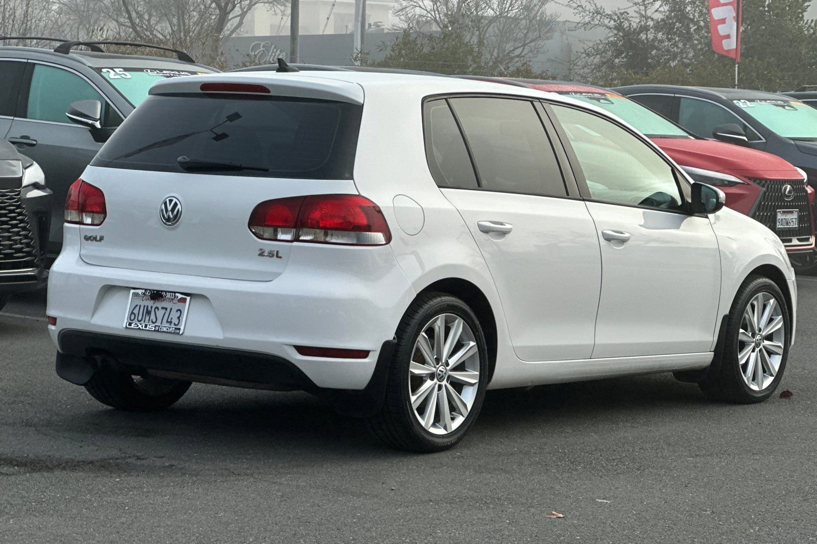 Used 2012 Volkswagen Golf 4-Door image 4