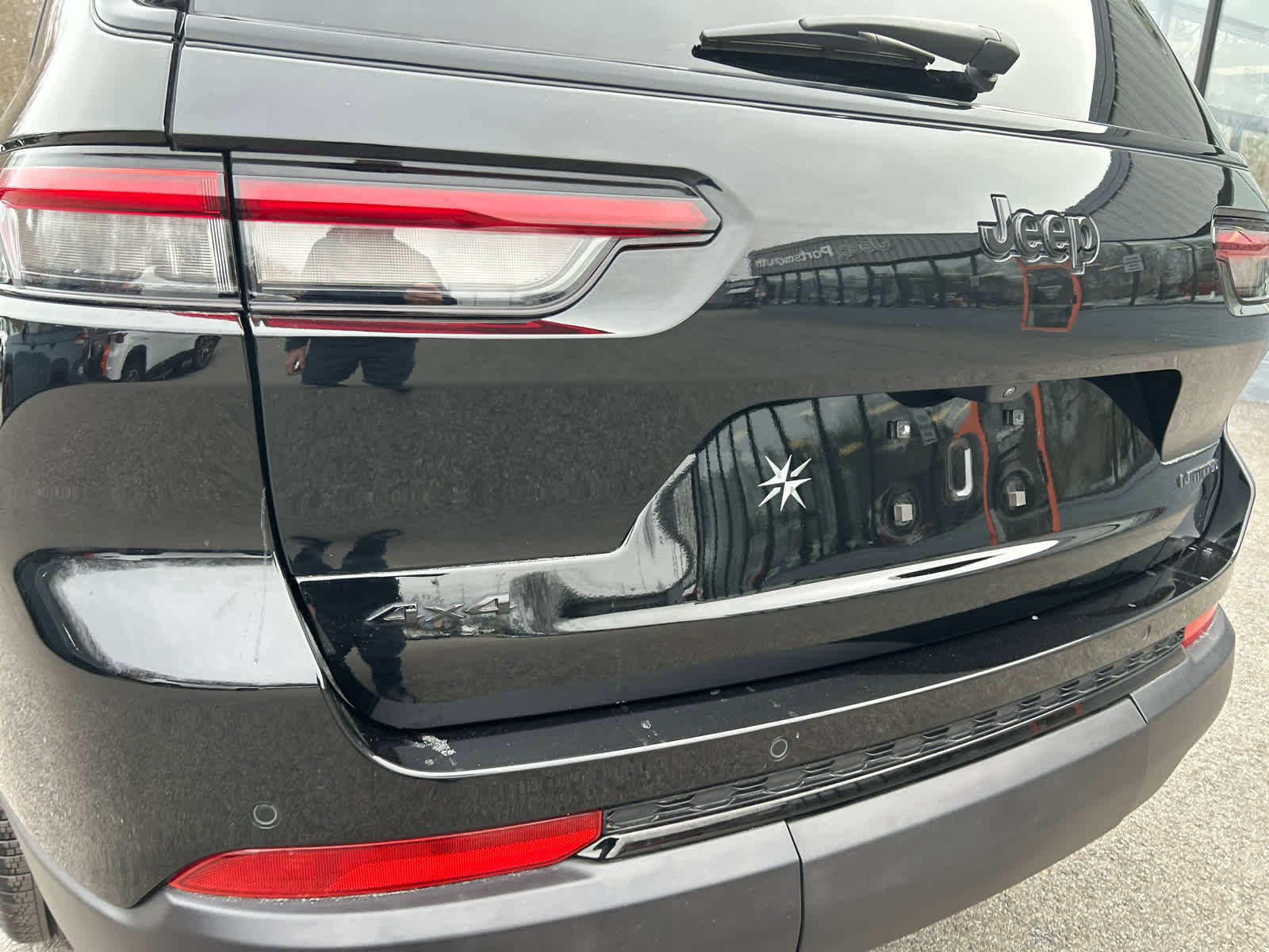 Used 2025 Jeep Grand Cherokee L Limited w/ Black Appearance Package image 44