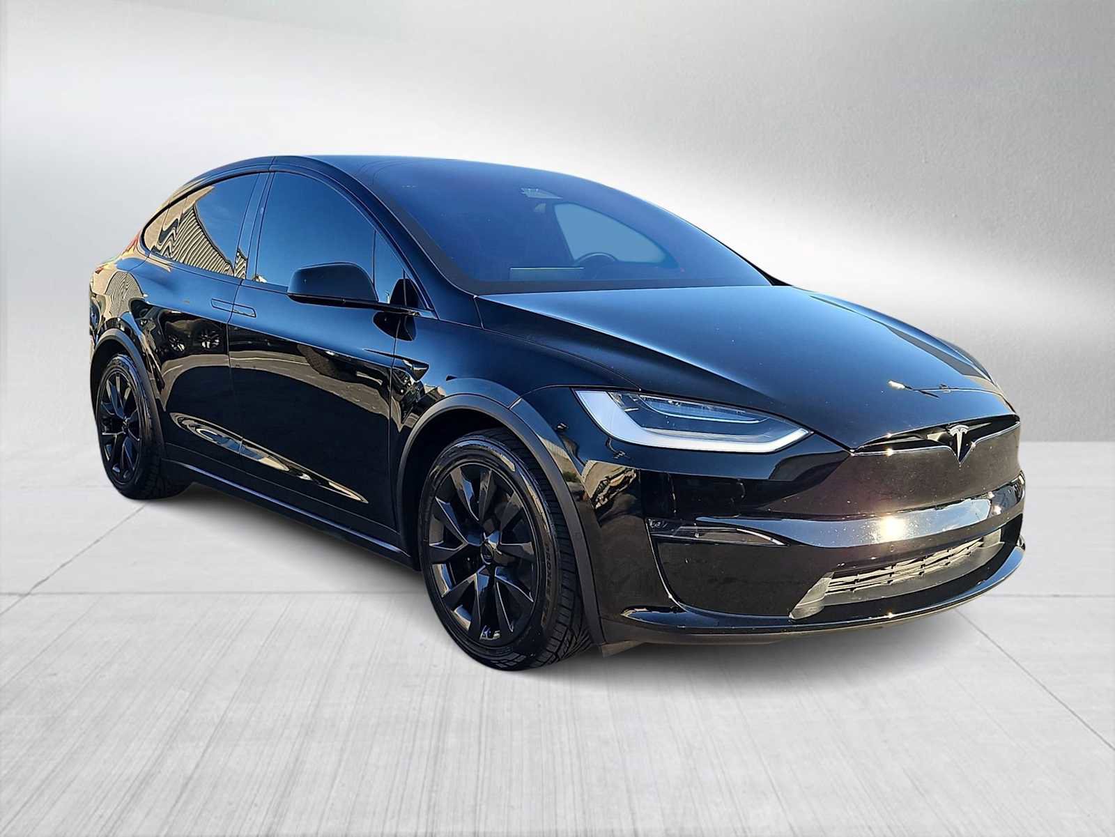 Used 2022 Tesla Model X Plaid image 2