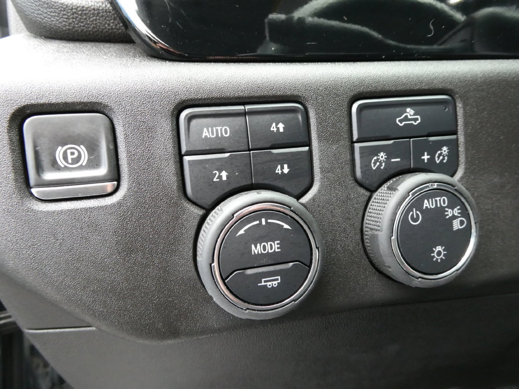 Certified 2025 Chevrolet Silverado 1500 LT AWD/4WD image 25