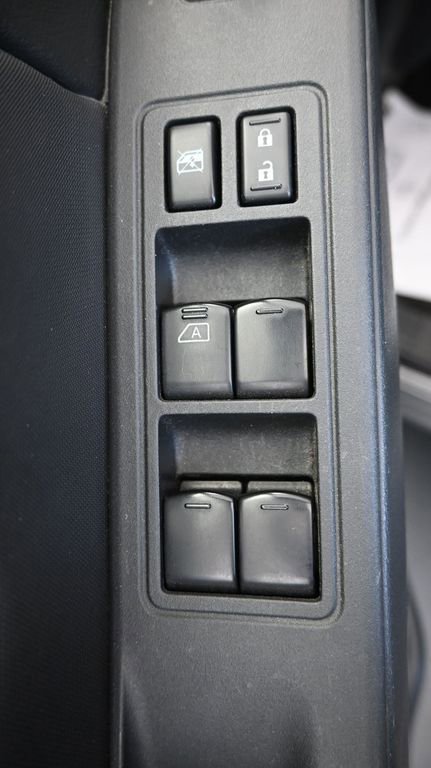 Used 2022 Nissan Frontier SV image 21