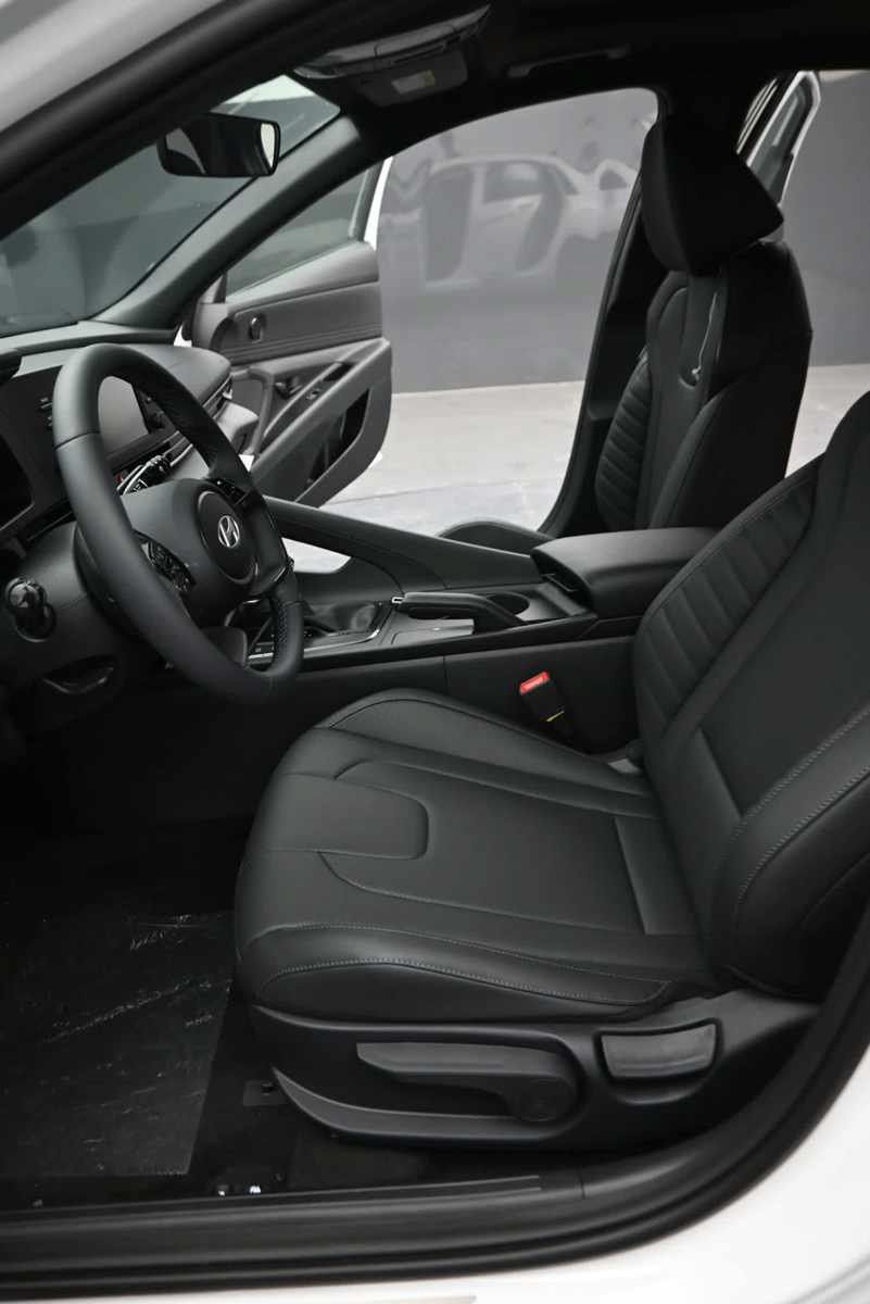 New 2026 Hyundai Elantra SEL Sport FWD image 19
