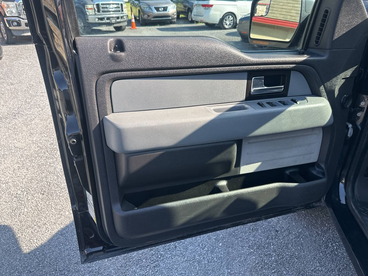 Used 2014 Ford F150 XLT w/ XLT Chrome Package AWD/4WD image 19