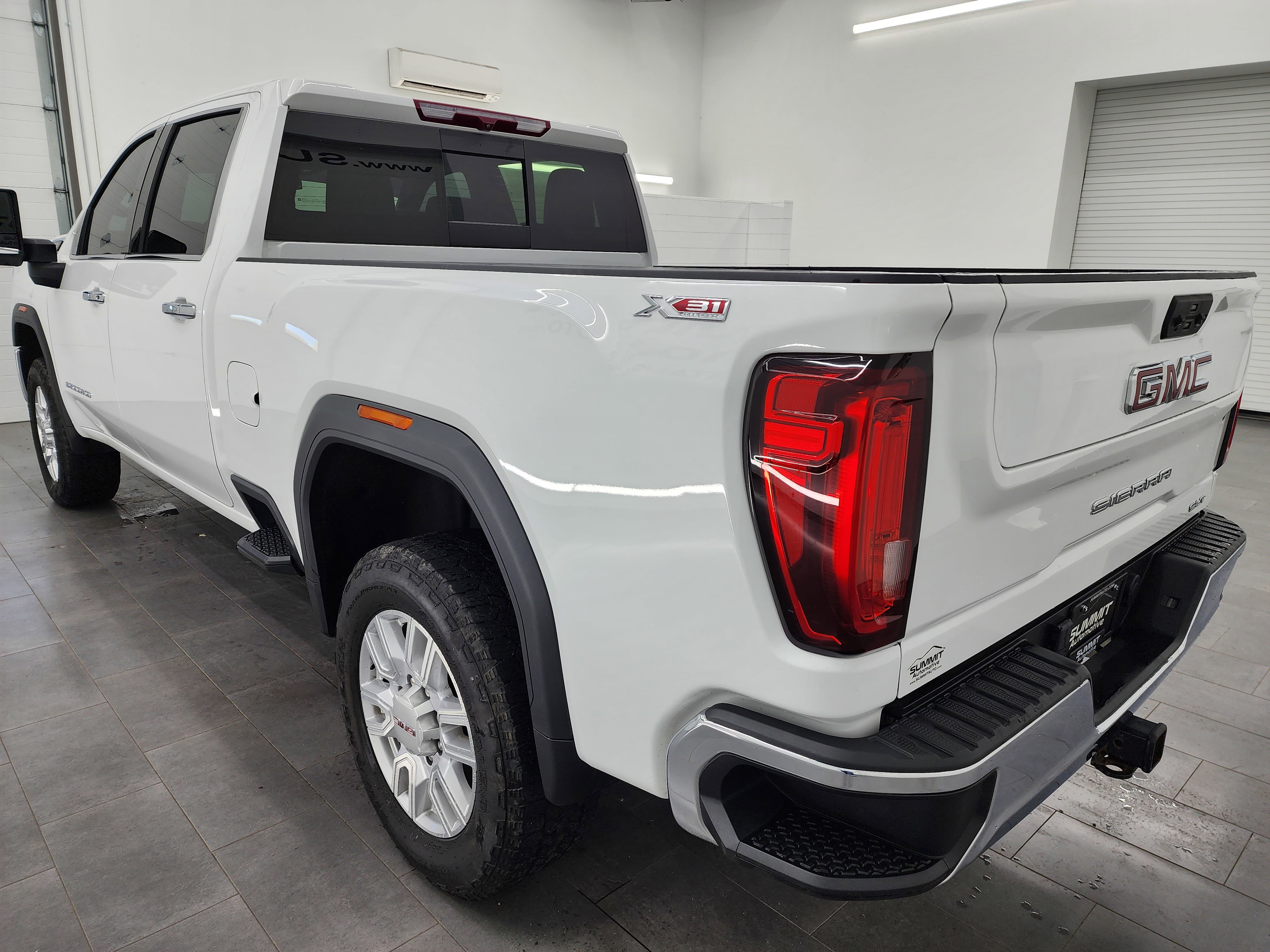 Used 2022 GMC Sierra 2500 SLT w/ SLT Convenience Package image 6
