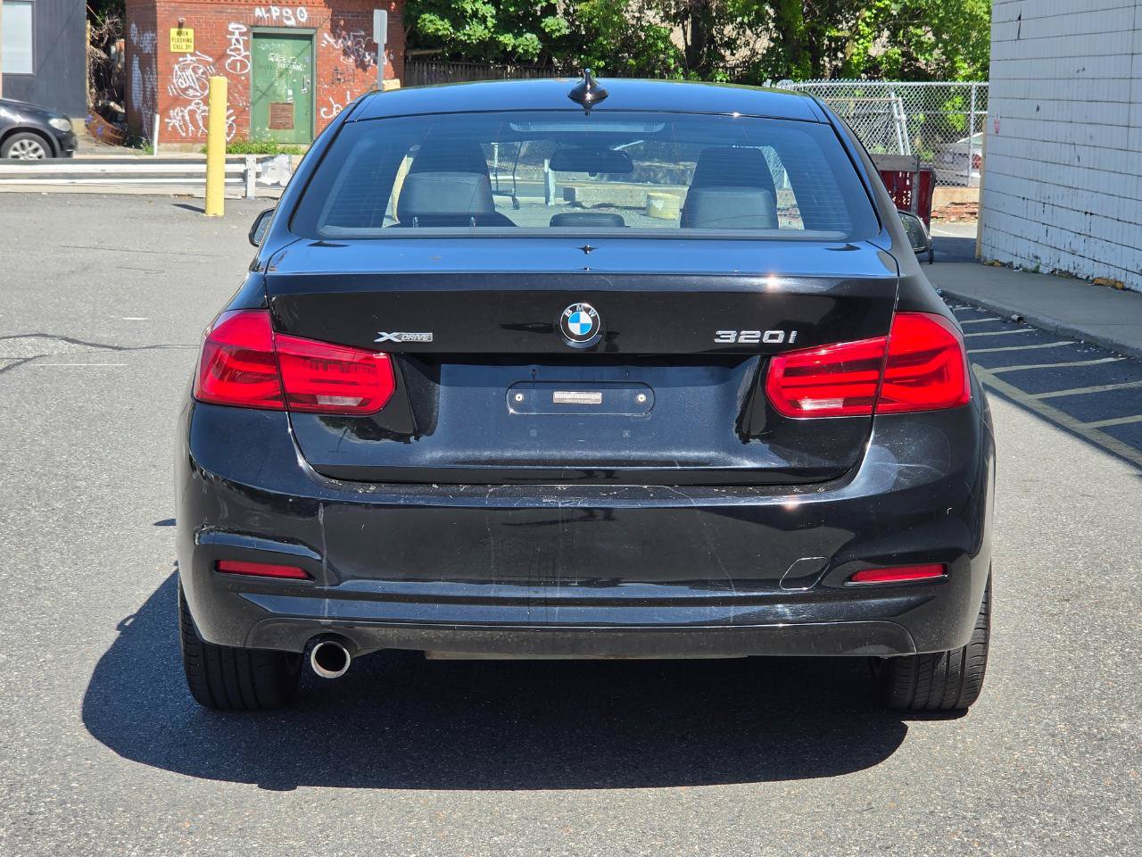 Used 2016 BMW 320i xDrive Sedan AWD/4WD image 6