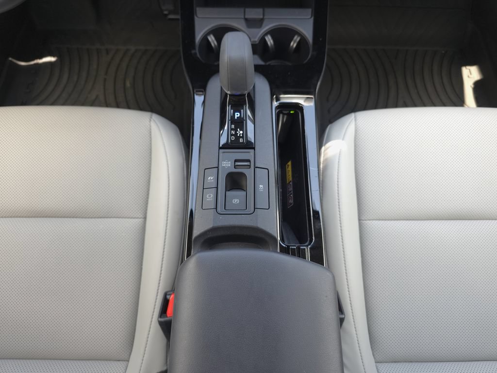 Used 2024 Toyota Prius XLE FWD image 18