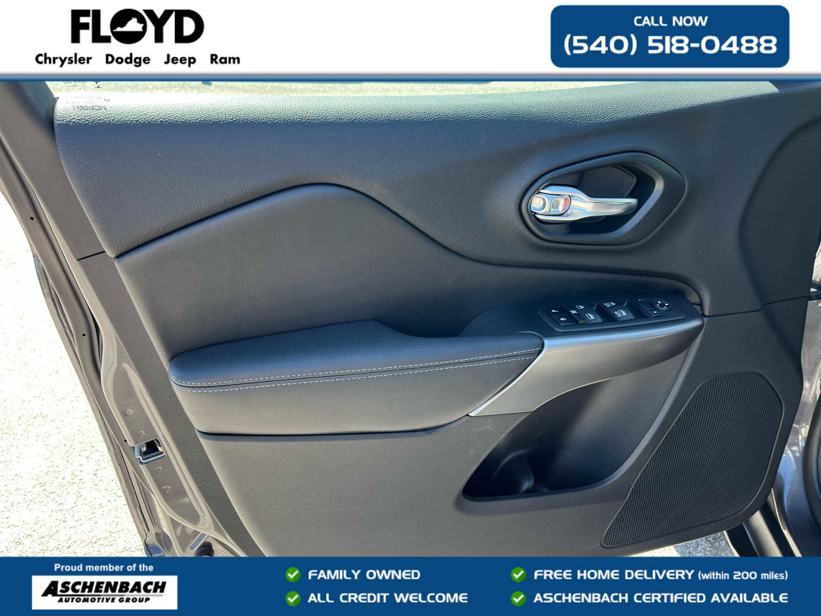 Used 2020 Jeep Cherokee Latitude Plus w/ Comfort/Convenience Group AWD/4WD image 11