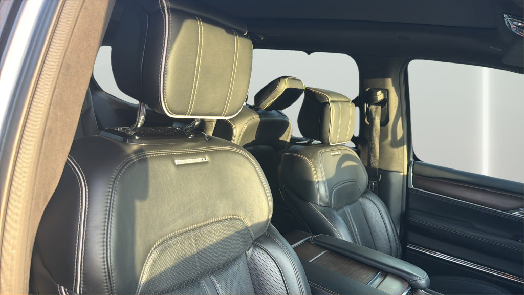 Used 2022 Jeep Grand Wagoneer Series II AWD/4WD image 28