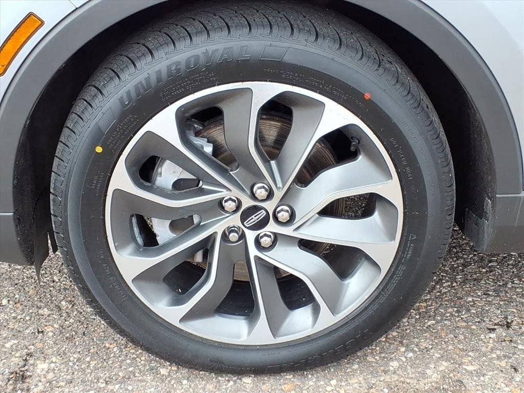 Used 2022 Lincoln Nautilus Reserve image 9