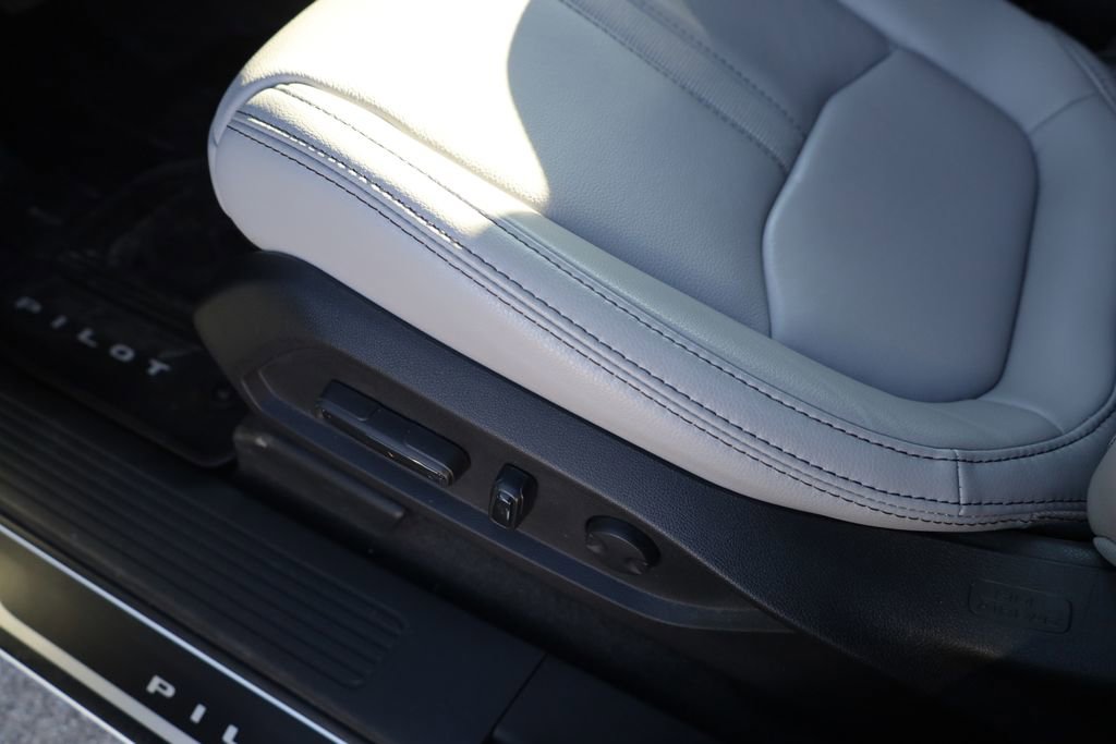 Used 2025 Honda Pilot EX-L image 14