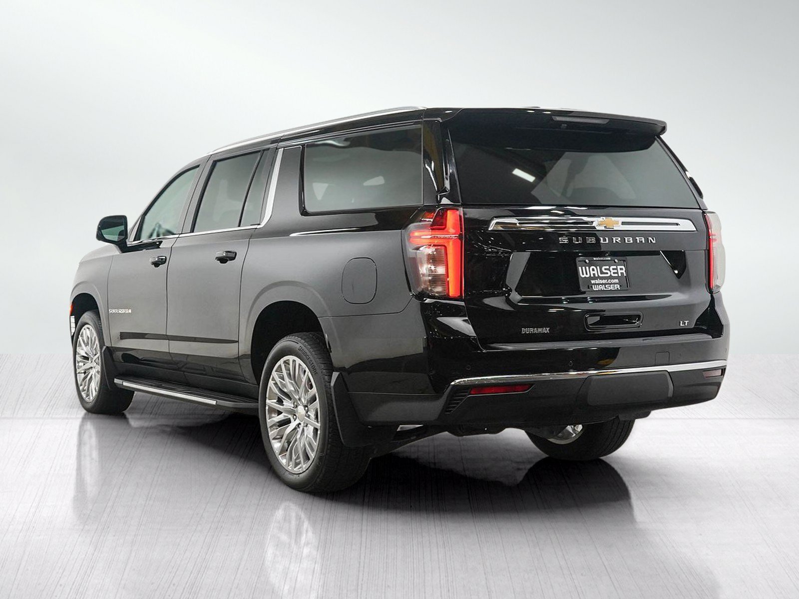 Used 2023 Chevrolet Suburban LT w/ LT Signature Package AWD/4WD image 3