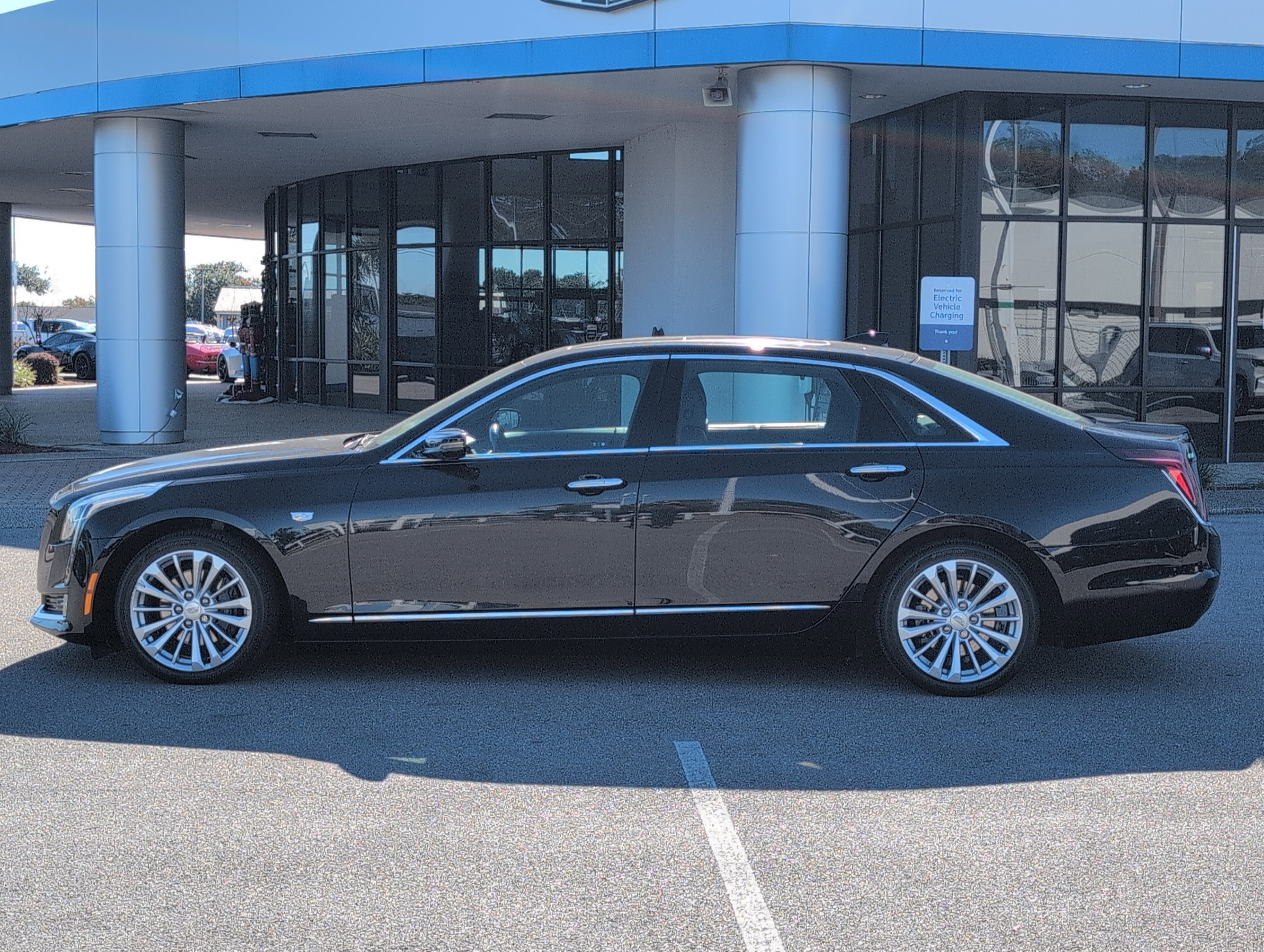 Used 2018 Cadillac CT6 Luxury image 2