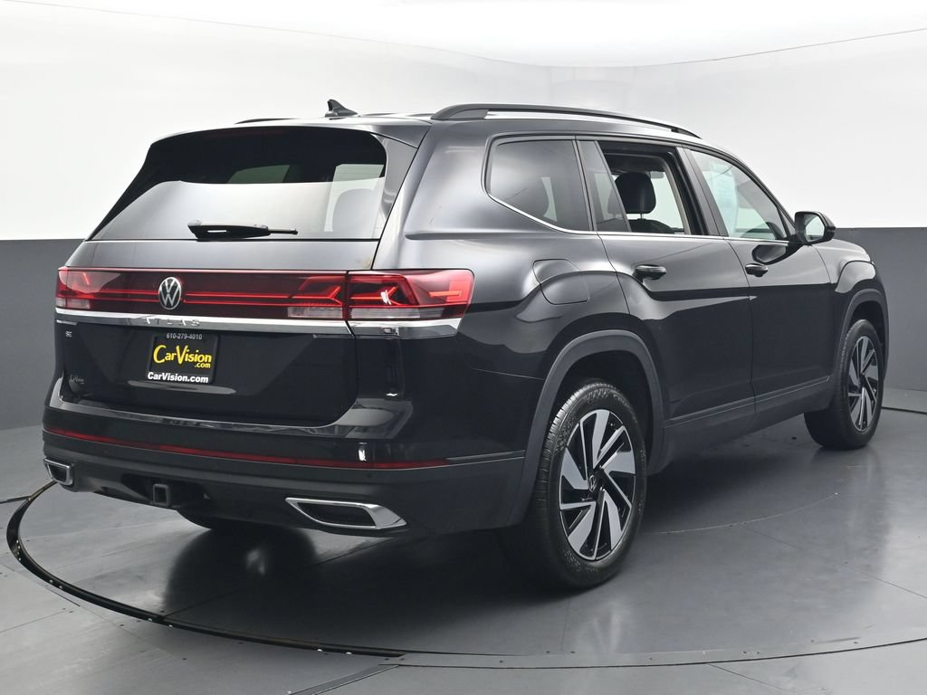Used 2024 Volkswagen Atlas SE w/ Panoramic Sunroof Package FWD image 5