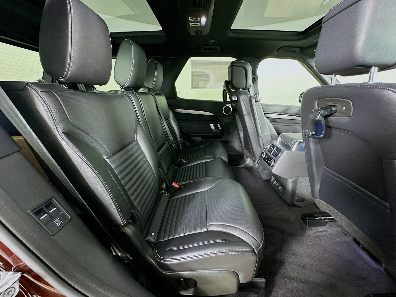 New 2026 Land Rover Discovery Limited Edition AWD/4WD image 45