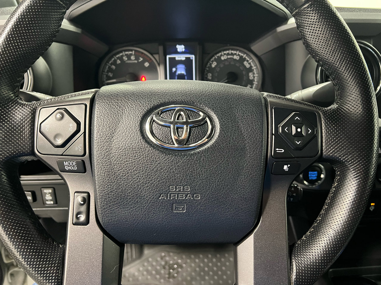 Used 2016 Toyota Tacoma TRD Off-Road image 31