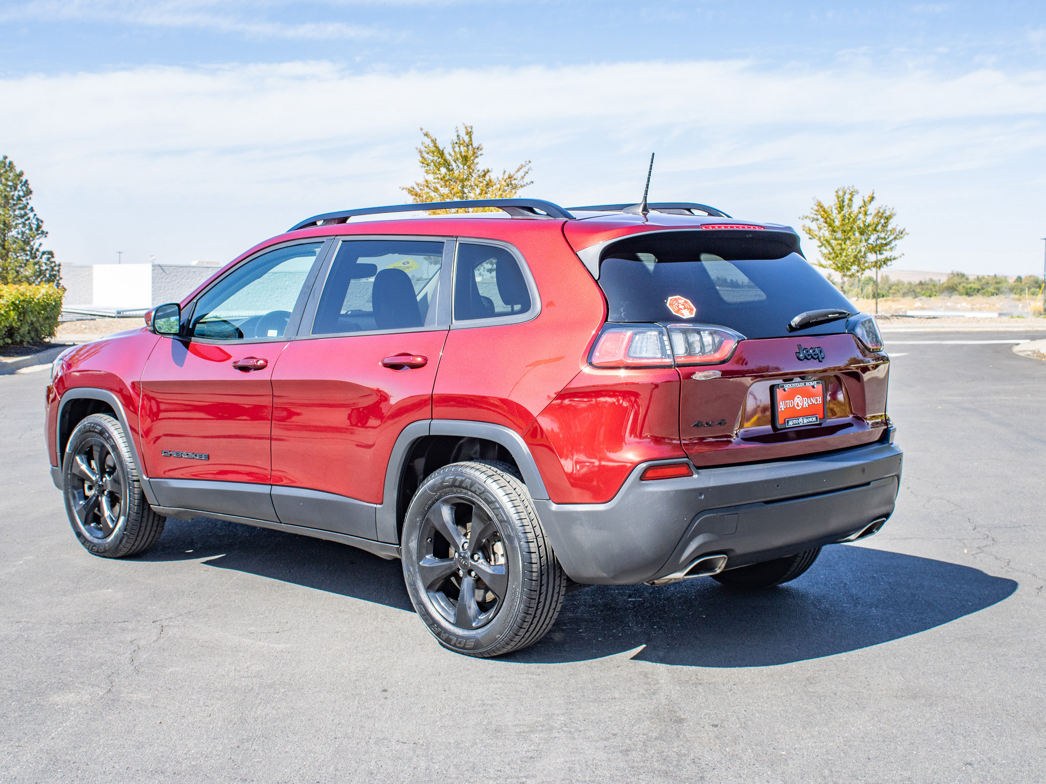 Used 2019 Jeep Cherokee Latitude Plus AWD/4WD image 6
