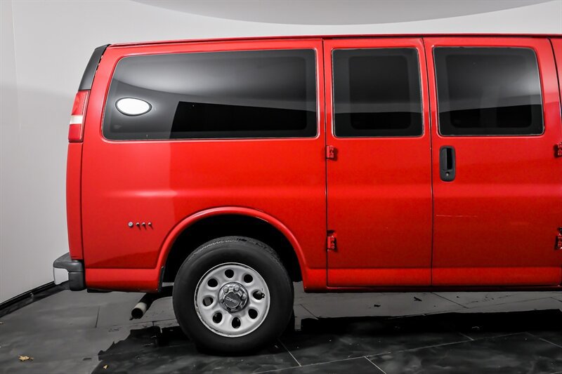 Used 2014 GMC Savana 1500 RWD image 10