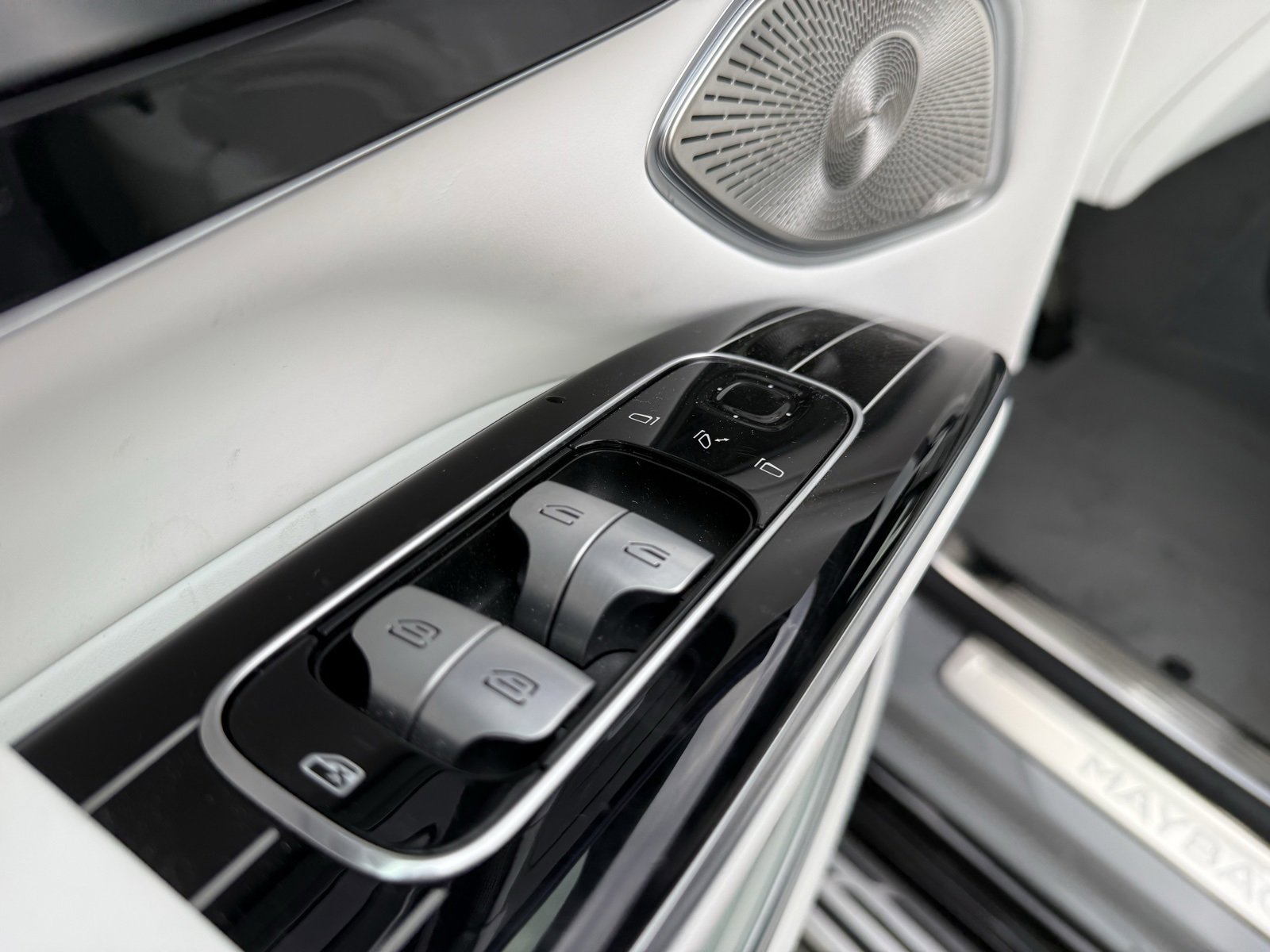 New 2025 Mercedes-Benz Maybach EQS 680 4MATIC image 16