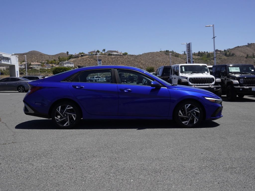 Used 2024 Hyundai Elantra Limited FWD image 3
