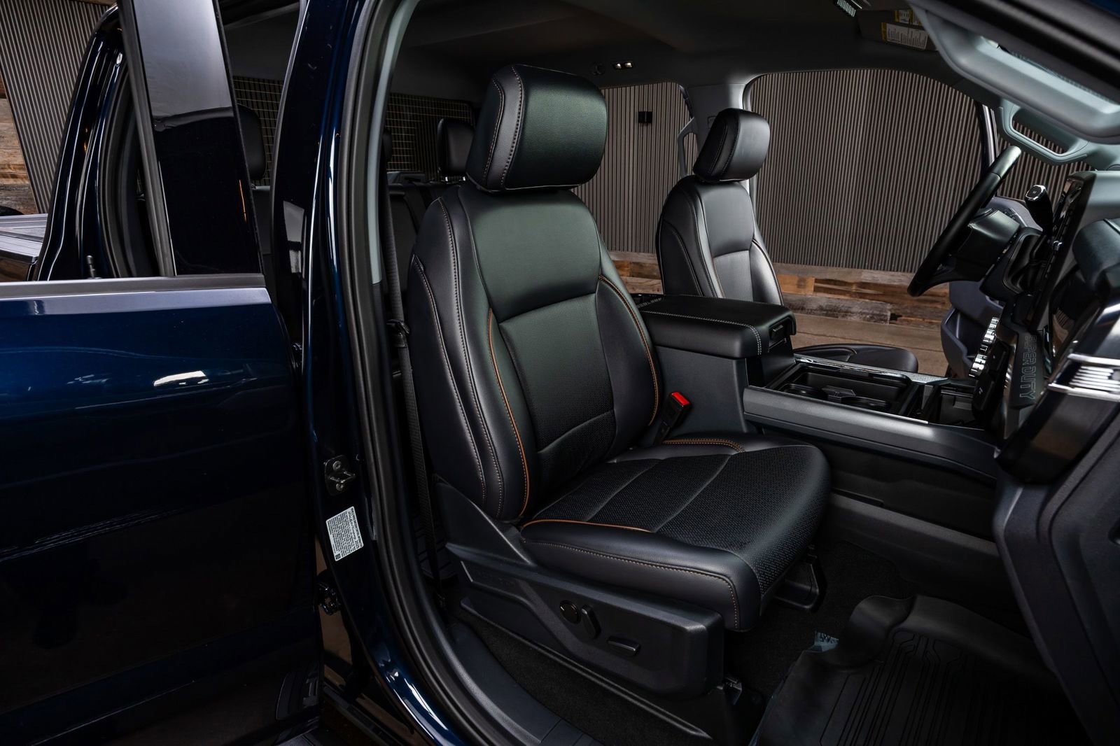 Used 2025 Ford F350 Lariat w/ Black Appearance Package image 31