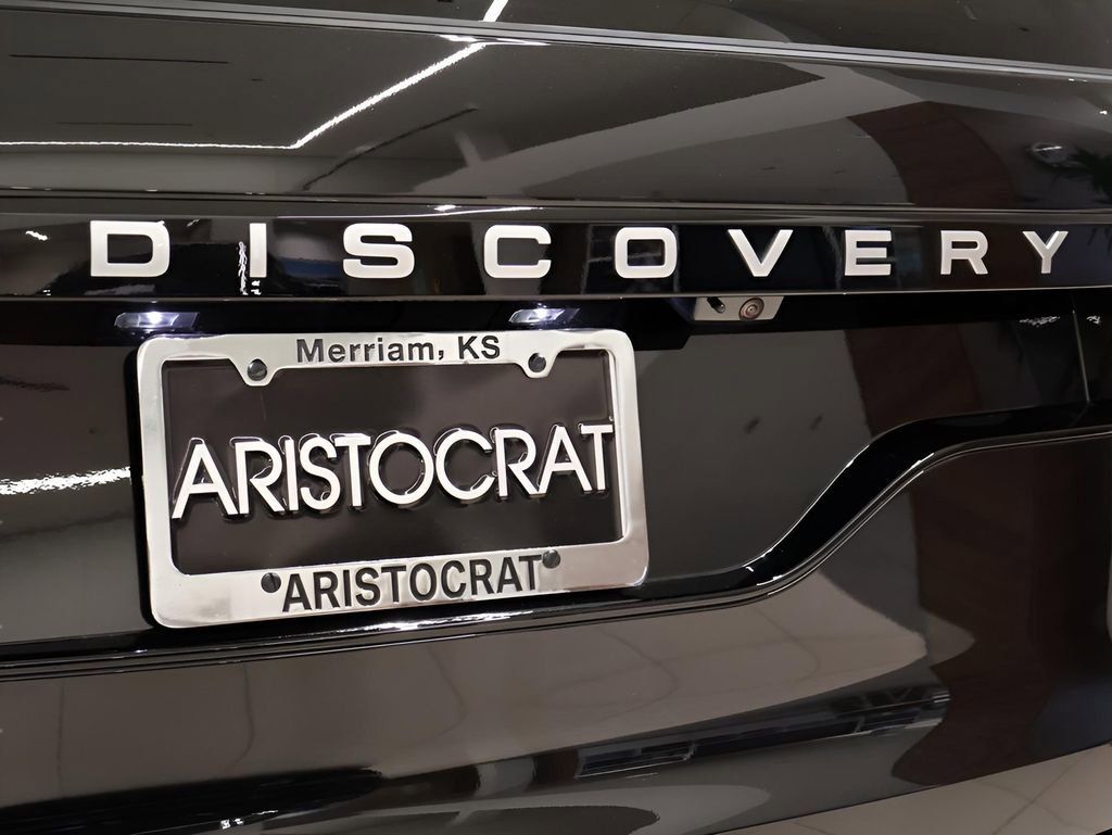Certified 2025 Land Rover Discovery Metropolitan Edition image 15