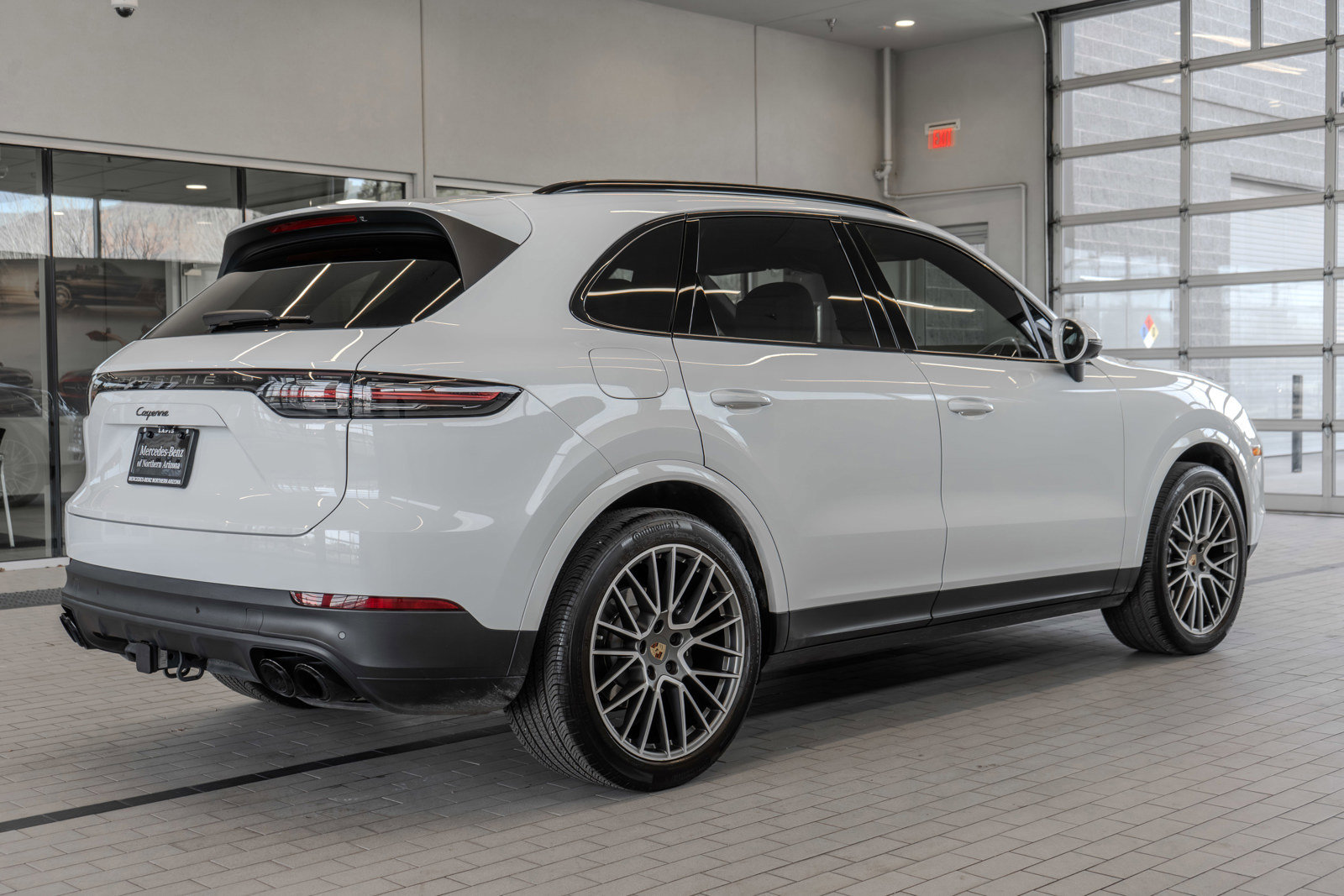 Used 2023 Porsche Cayenne Platinum Edition image 29