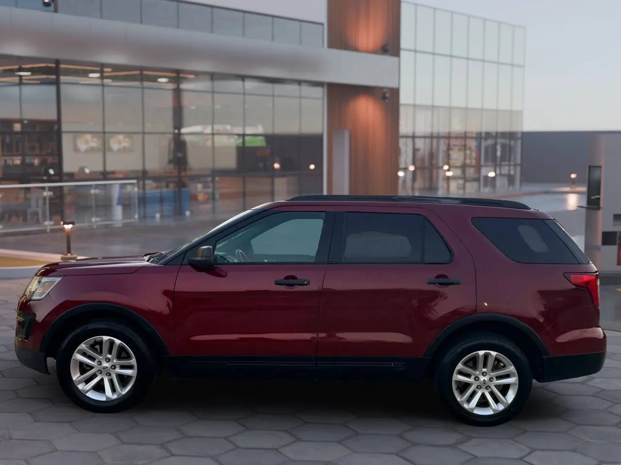 Used 2016 Ford Explorer FWD image 6