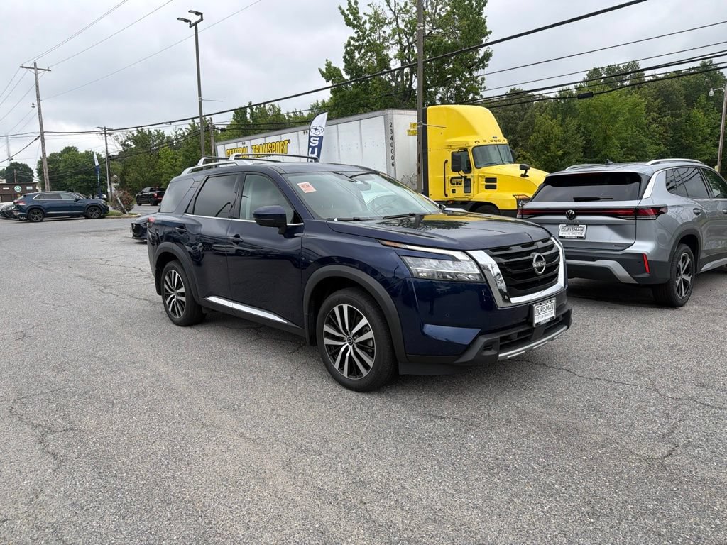 Used 2024 Nissan Pathfinder Platinum w/ Cargo Package AWD/4WD image 1