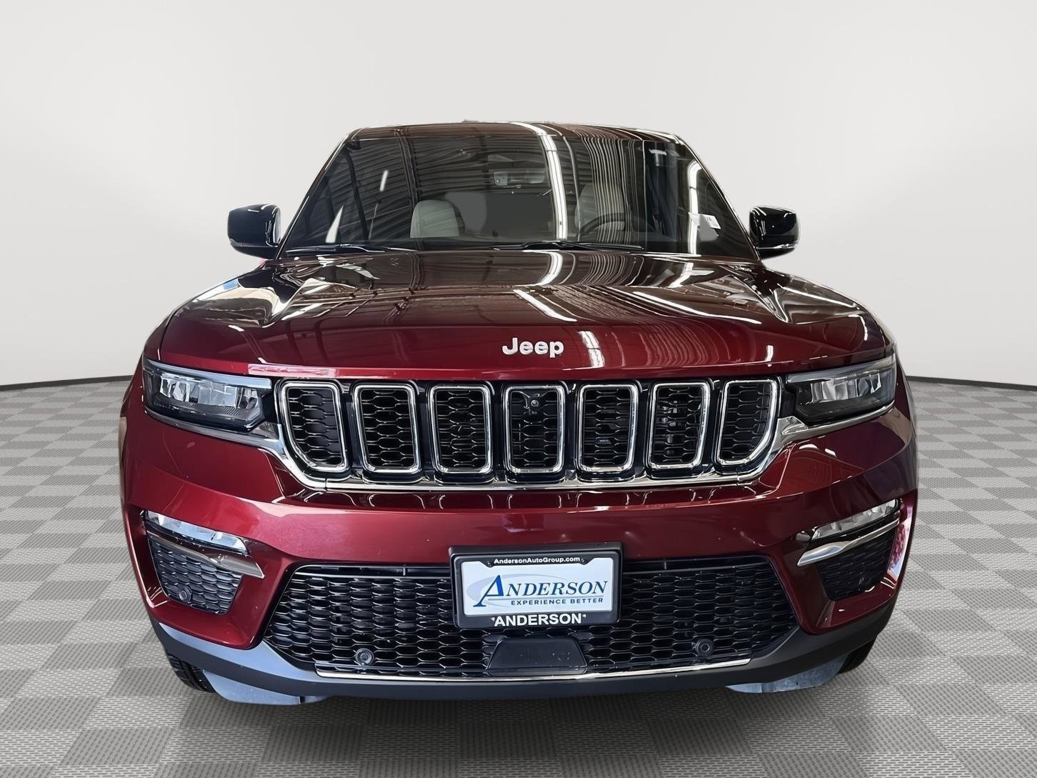 Used 2025 Jeep Grand Cherokee Limited w/ Luxury Tech Group II AWD/4WD image 2