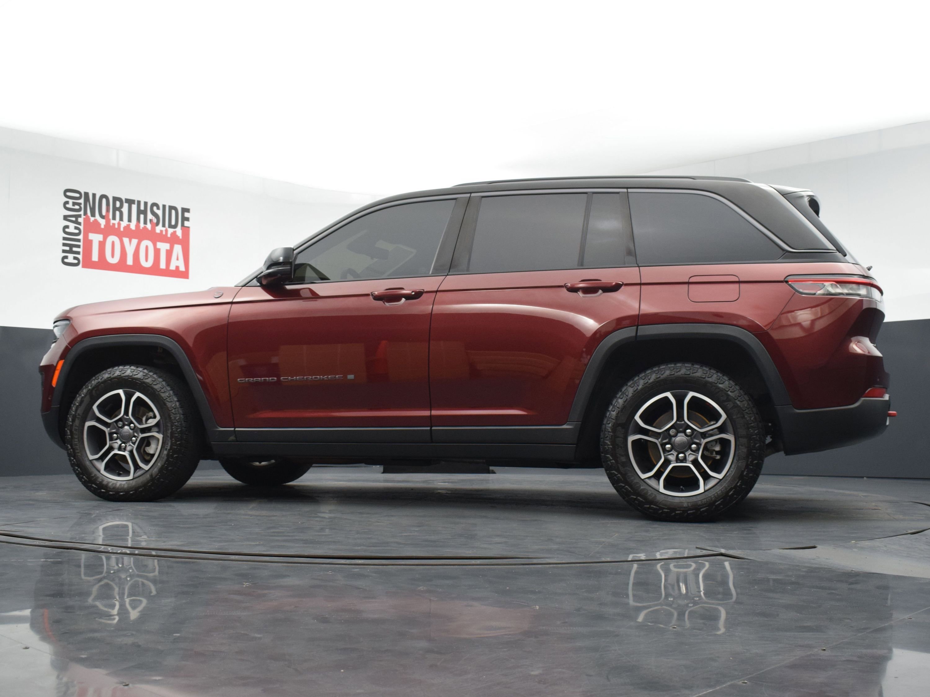 Used 2022 Jeep Grand Cherokee Trailhawk w/ ADV Protech Group II AWD/4WD image 44