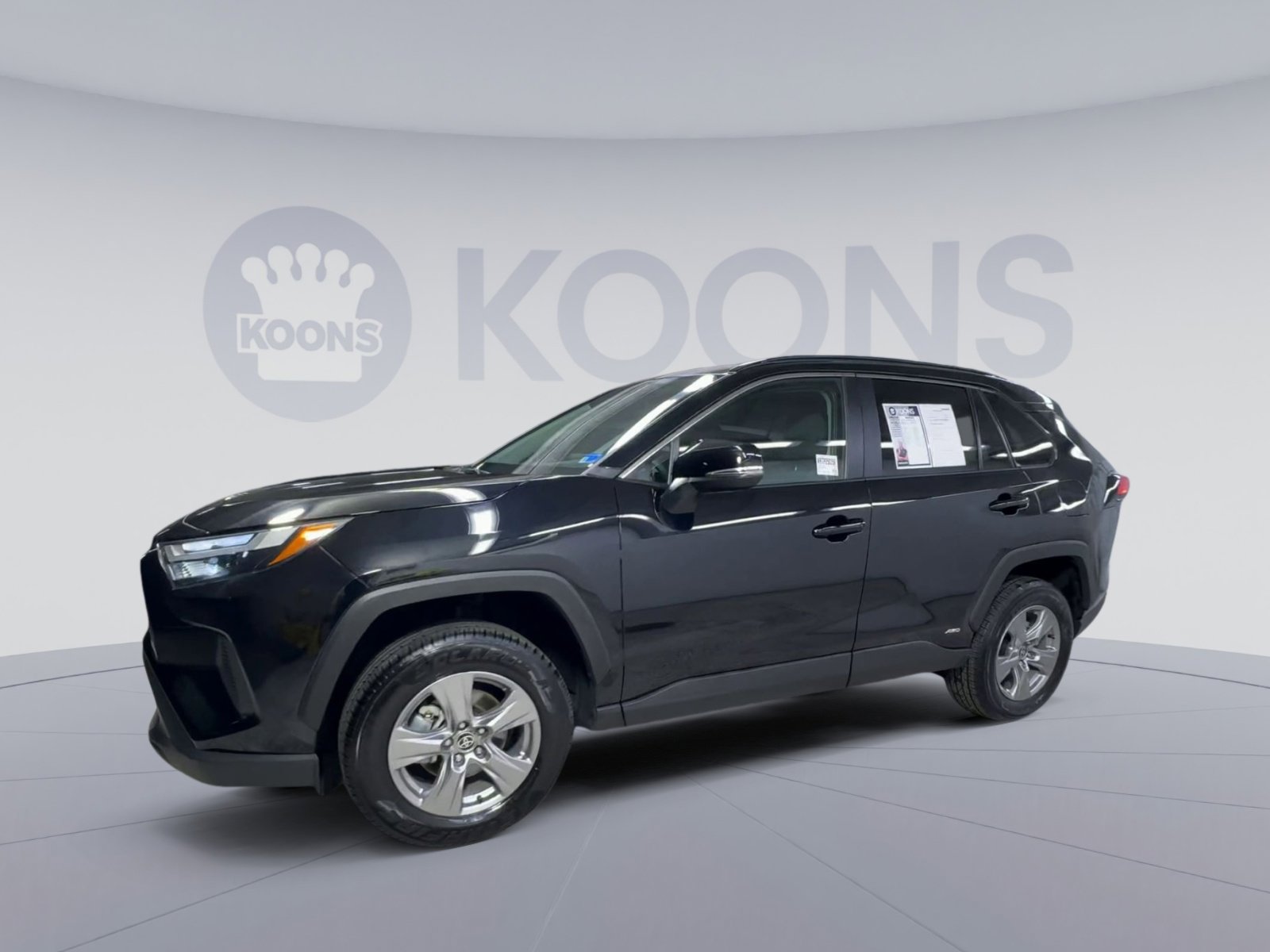 Used 2025 Toyota RAV4 XLE AWD/4WD image 5