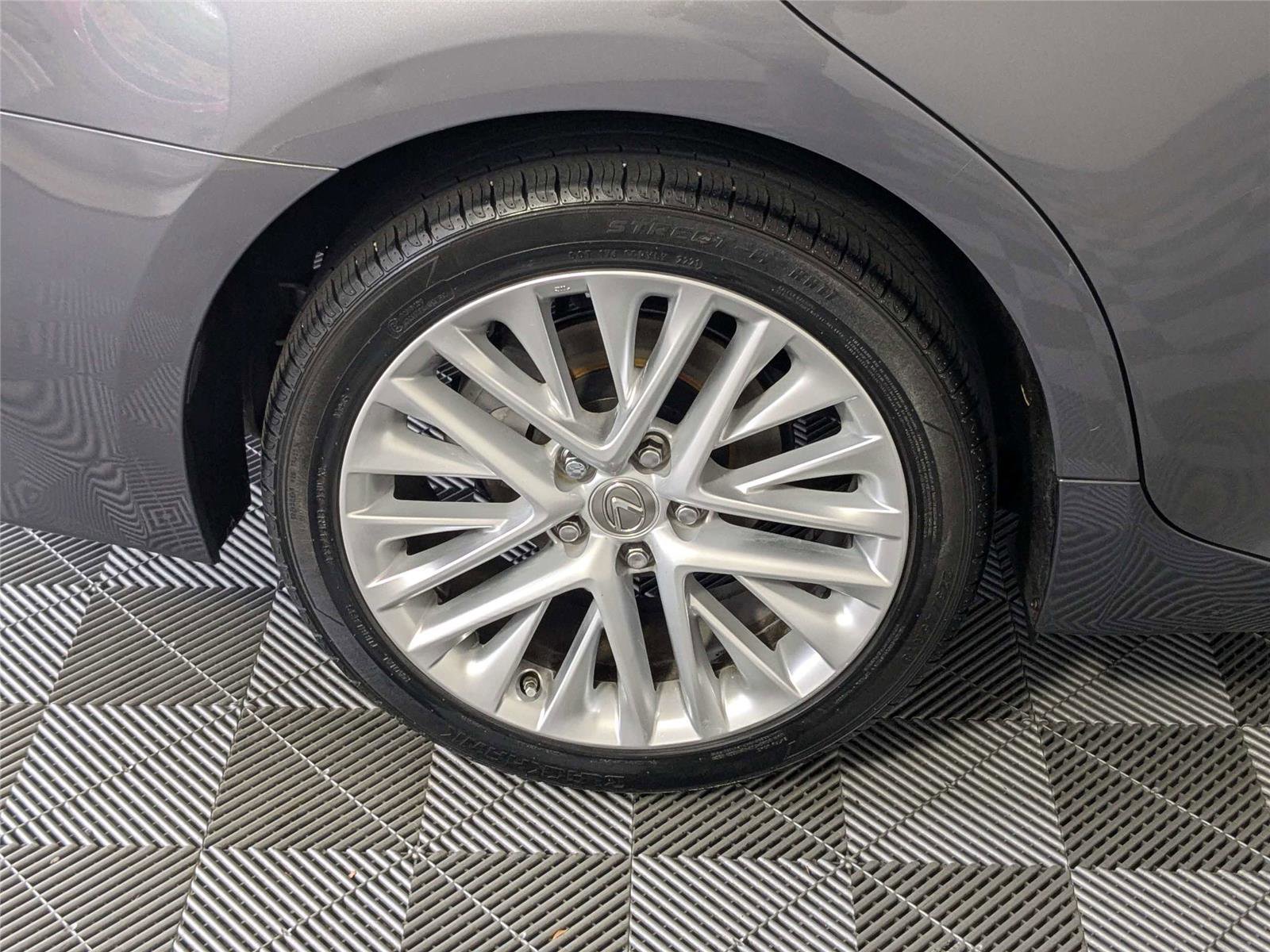 Used 2016 Lexus ES 350 w/ Luxury Package w/Wood Trim image 7