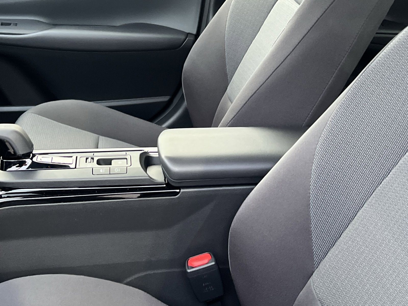 New 2026 Toyota Prius LE image 18