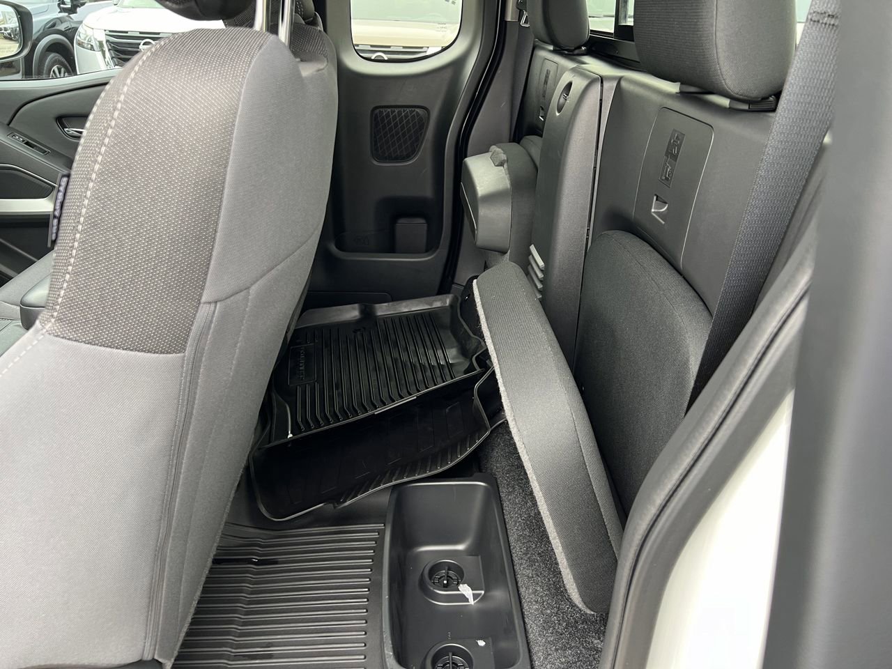 Certified 2025 Nissan Frontier SV RWD image 23