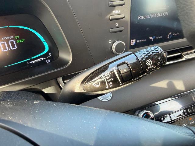 Used 2025 Hyundai Elantra Hybrid image 13