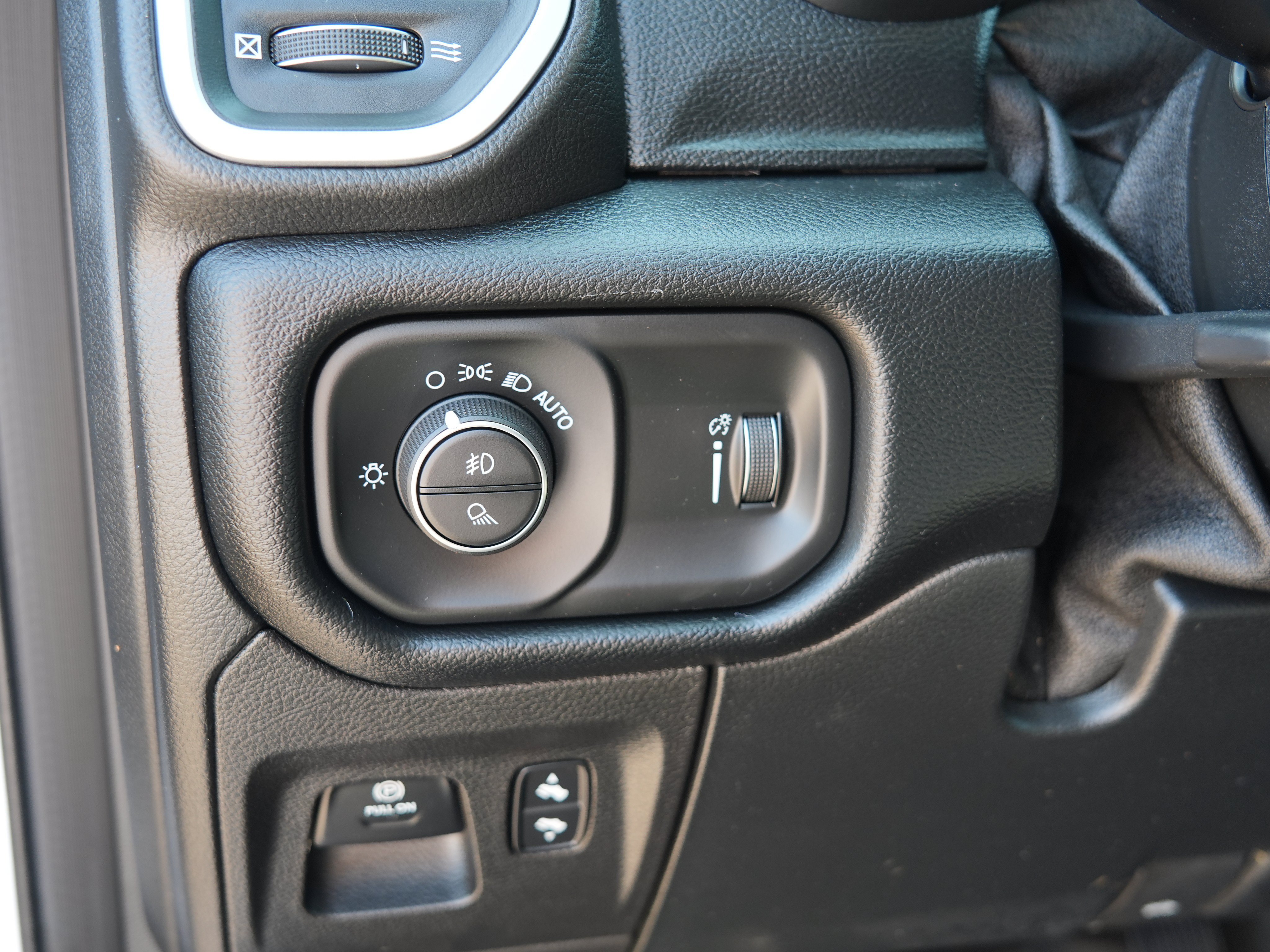 Used 2021 RAM 1500 Big Horn AWD/4WD image 16
