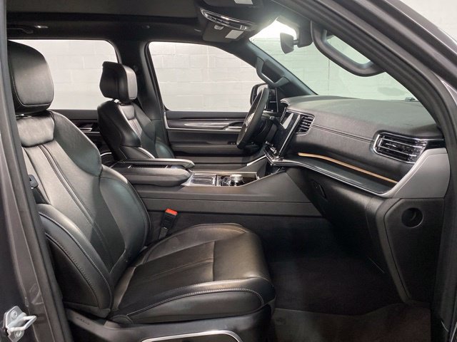 Used 2023 Jeep Wagoneer 4WD w/ Premium Group I image 28
