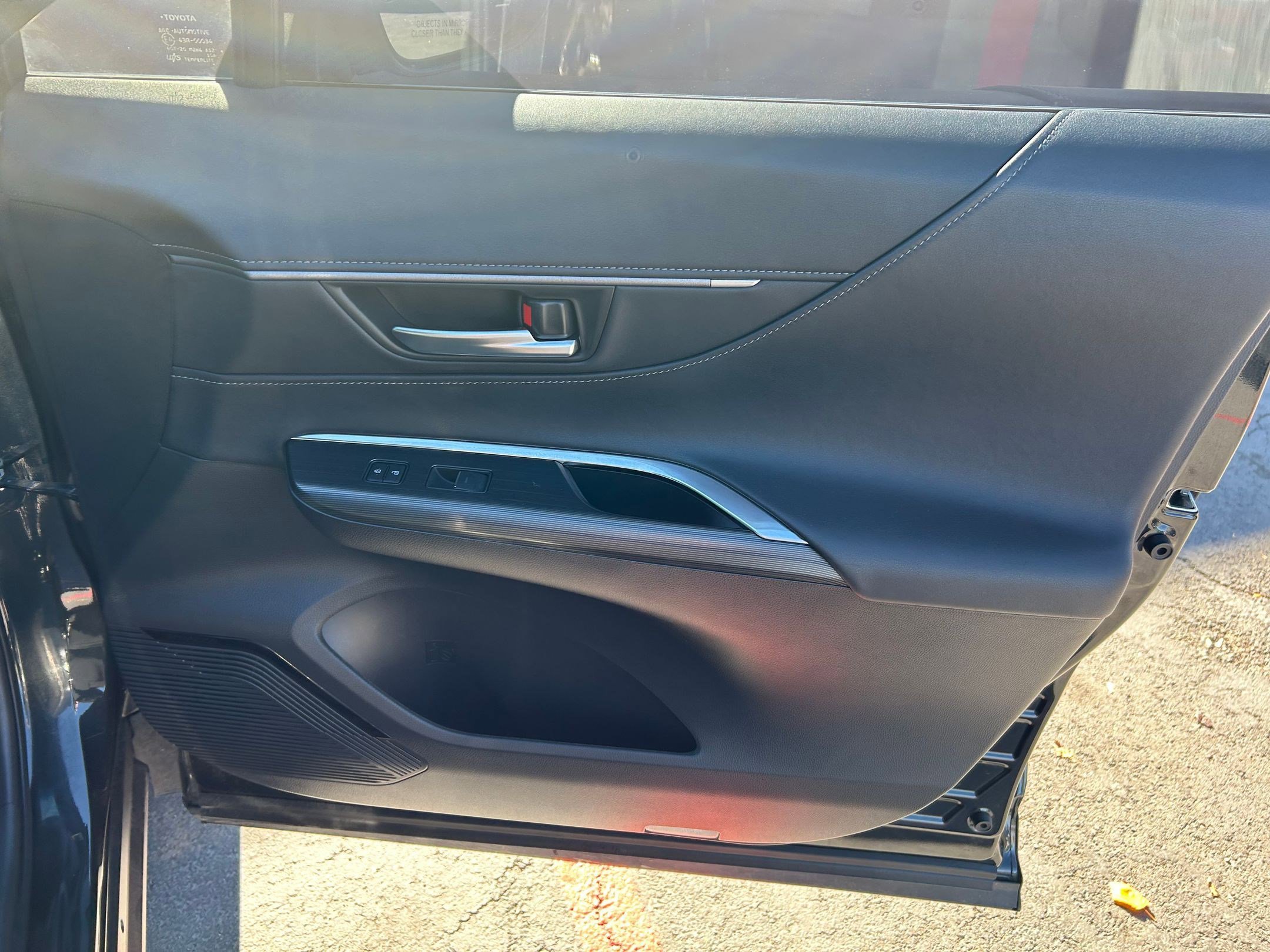 Used 2024 Toyota Venza Limited image 26